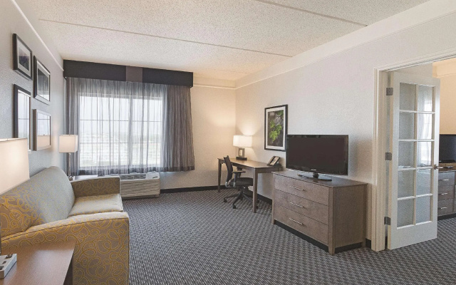 Deluxe Double Family Suite with pool view