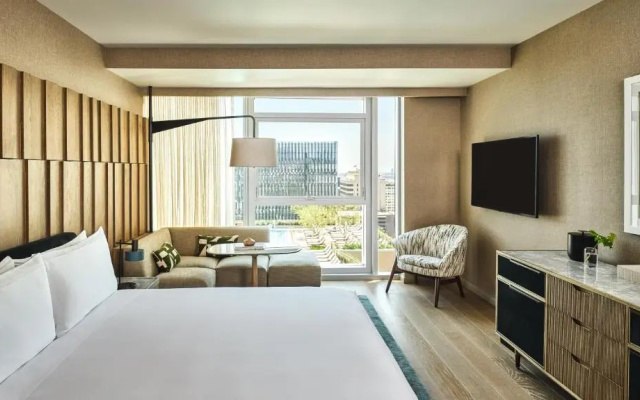 Premium Mobility Accessible Tub Double room with view
