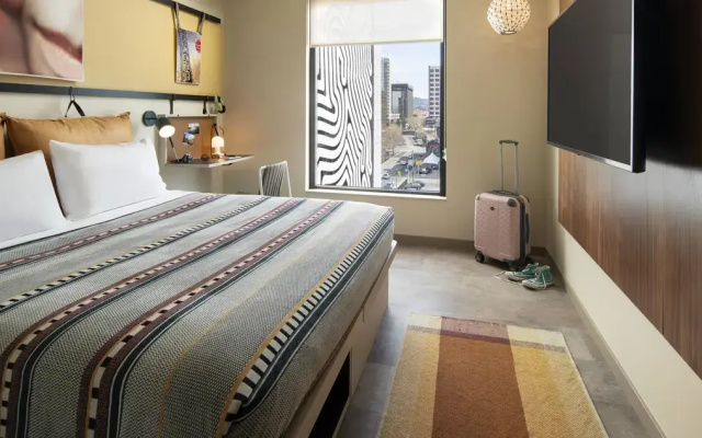 Standard room with city view