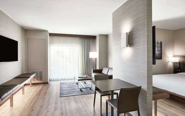 Double Junior Suite with pool view