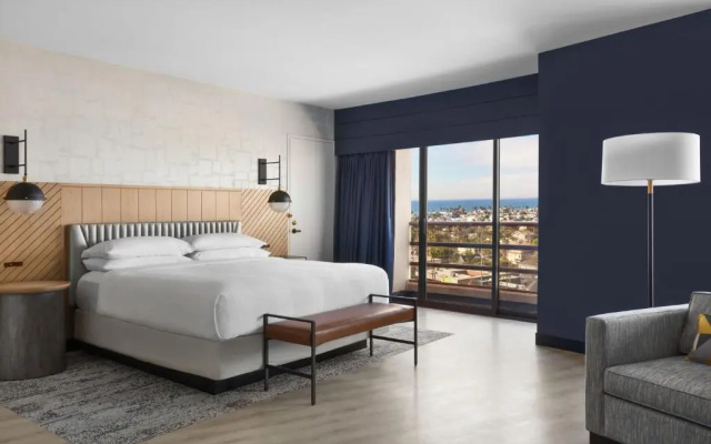 Standard Double room with city view