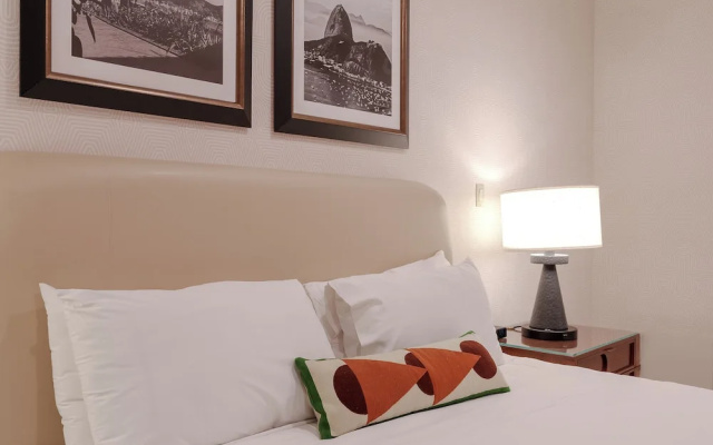 1 Bedroom Remodeled Premier High Floor Twin Suite