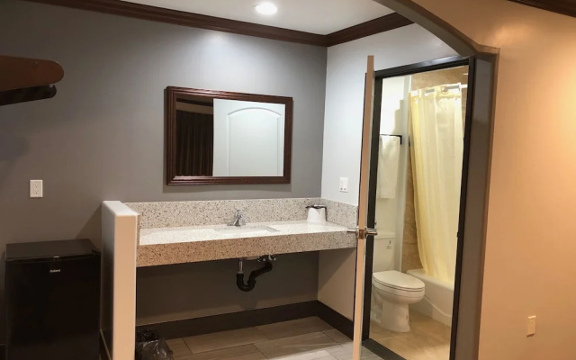 Deluxe Double Suite