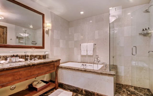 Deluxe Quadruple room with balcony