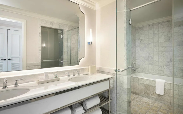 2 Bedrooms Suite with harbour view