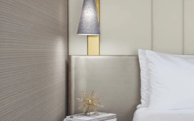 Crescent Suite