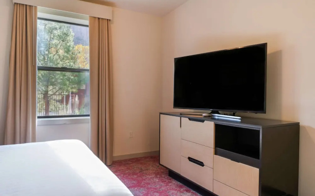 1 Bedroom Suite with river view