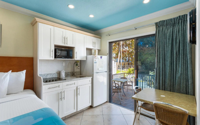 Quadruple Suite with balcony and with bay view
