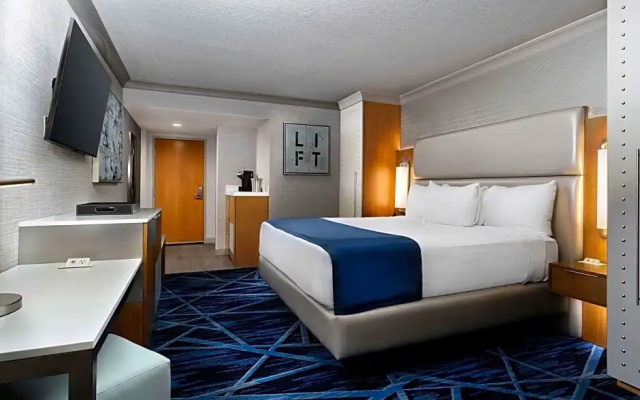 Newly Renovated Vegas Tower Double room
