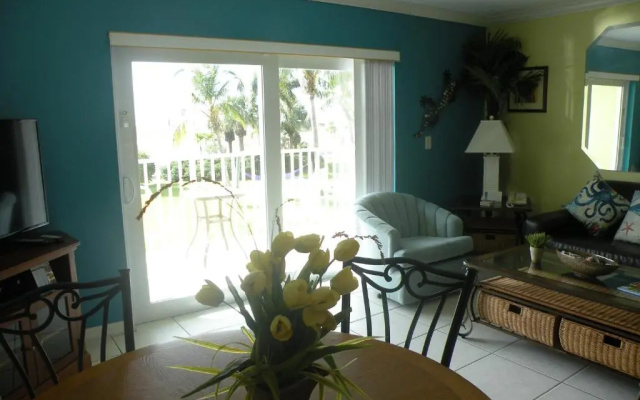 1 Bedroom Apartment with balcony and with ocean view
