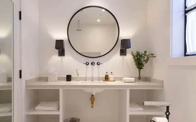 Luxury Suite