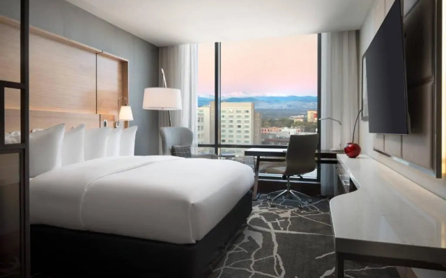 Standard room with mountain view
