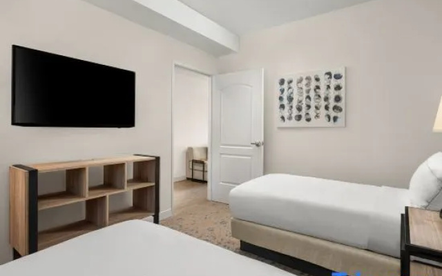 2 Bedrooms Quadruple Suite with balcony