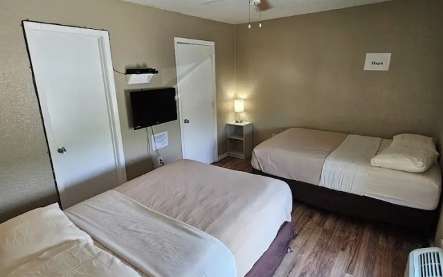 2 Bedrooms Comfort room