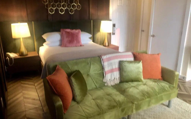 Deluxe Suite
