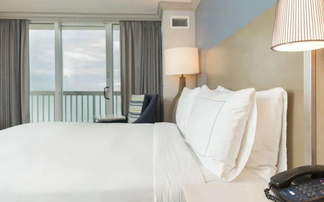 Standard room with balcony and with ocean view