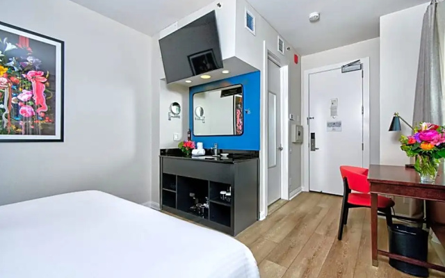 Double room with city view