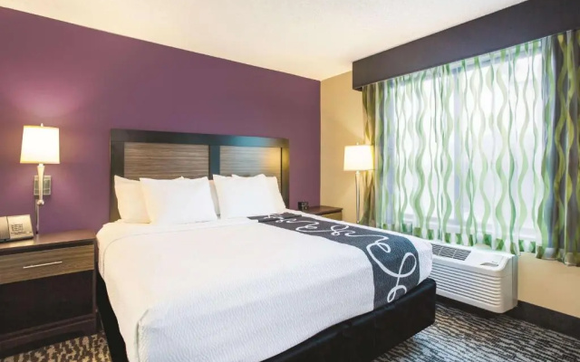Suite with pool view