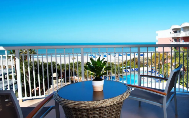 Deluxe Double room with balcony and with courtyard view