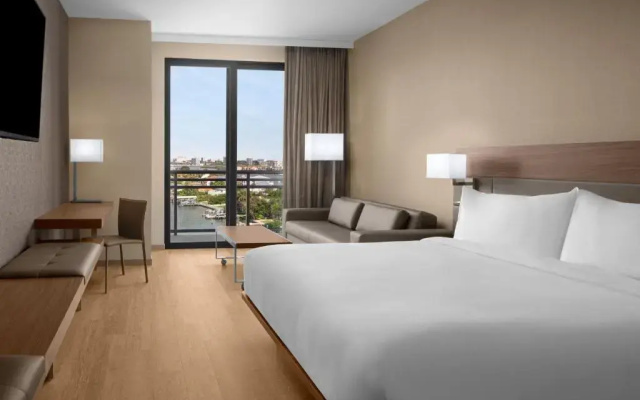 Standard room with balcony and with water view