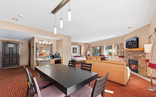 Premium Double Suite with balcony and with lake view