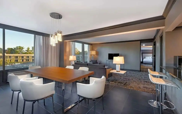 Presidential Sextuple Suite