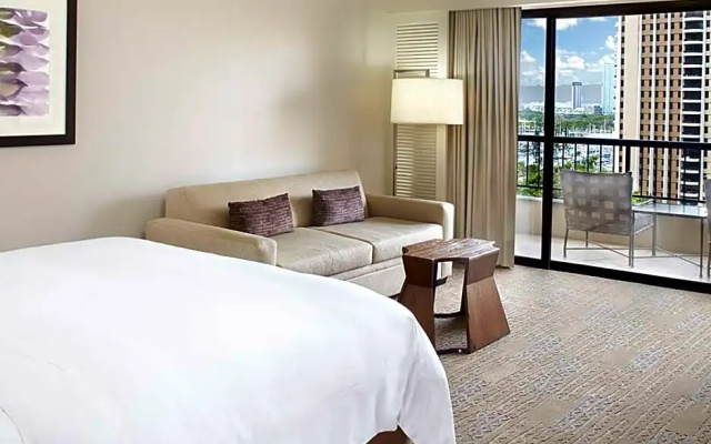 Alii Double room with partial ocean view