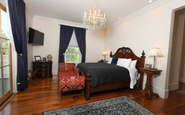 Suite with lake view