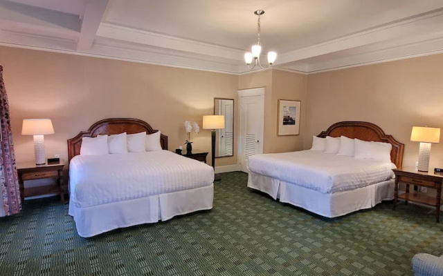 1 Bedroom Standard Quadruple Family room