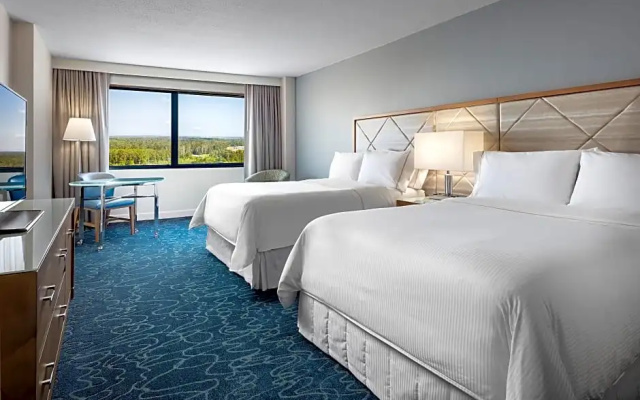 Traditional Guest room with Resort view