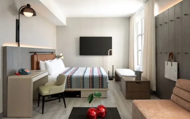 Suite with balcony