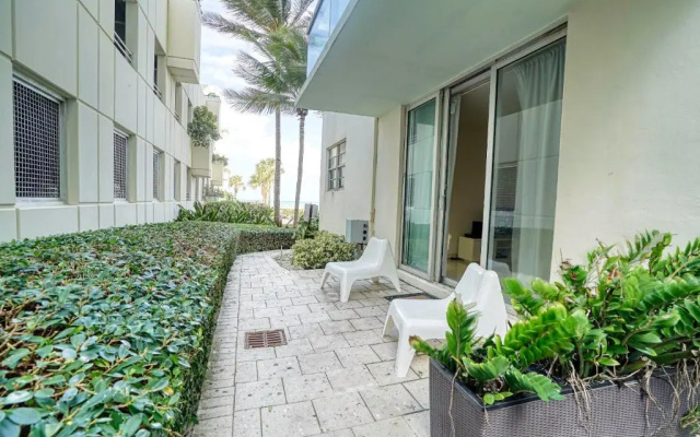 2 Bedrooms Apartment with partial ocean view