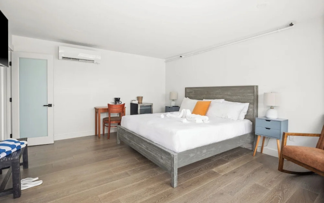 Premium Double room with partial ocean view