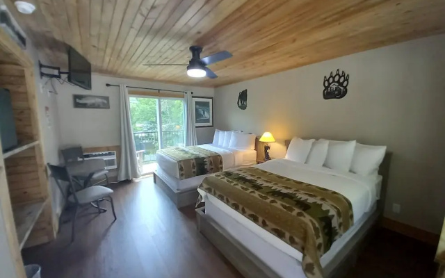 Deluxe Quadruple room with balcony