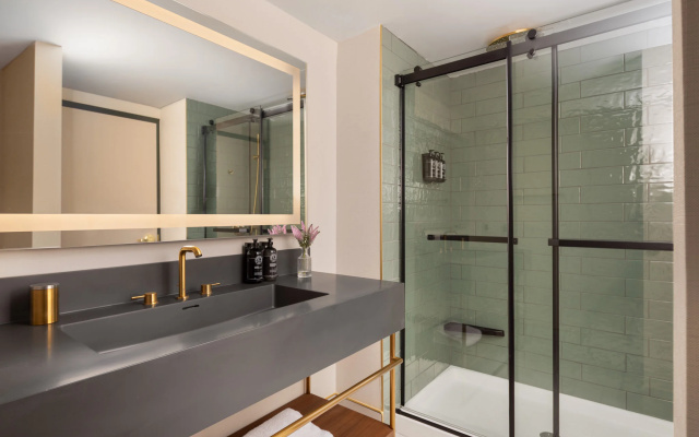 Standard Double room with city view