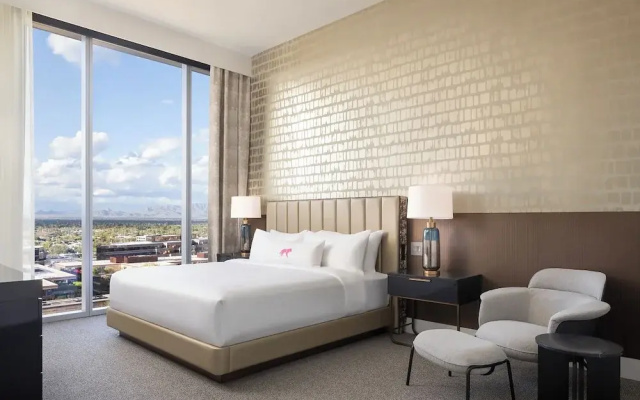 2 Bedrooms Penthouse Suite with balcony