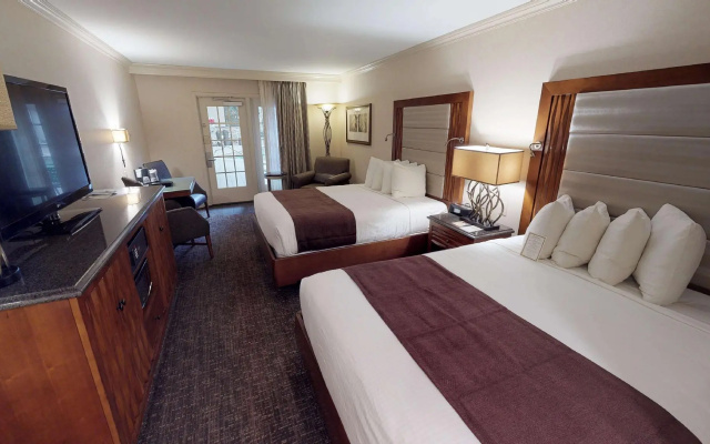 Quadruple room with pool view