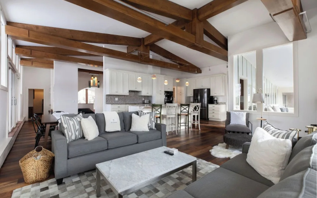 4 Bedrooms Standard Family Penthouse room with balcony and with mountain view