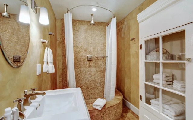 Double Basement Suite with courtyard view