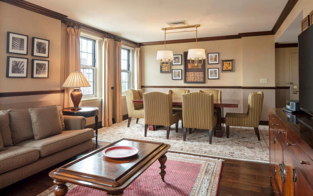 Presidential Double Club Suite