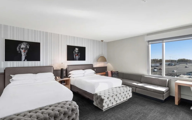 Corner Quadruple room