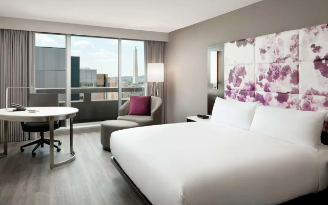 Deluxe Double room with city view