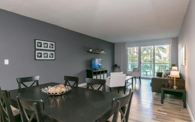 3 Bedrooms Standard room with park view