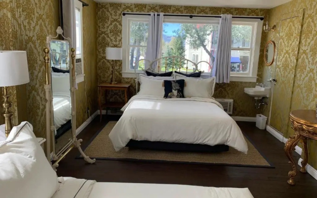 Deluxe Double room with city view