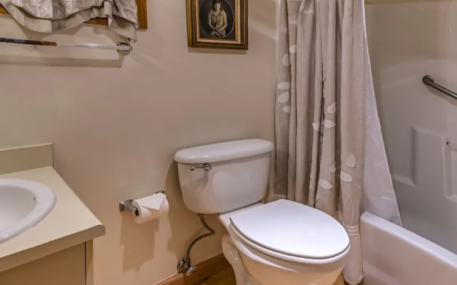 2 Bedrooms Quadruple Cottage