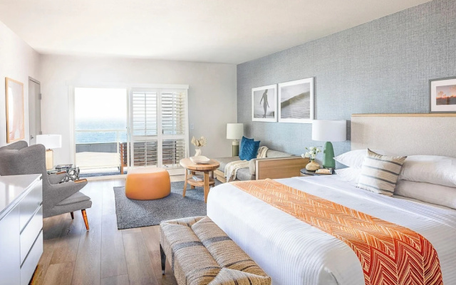 Standard Double room with balcony and with partial ocean view