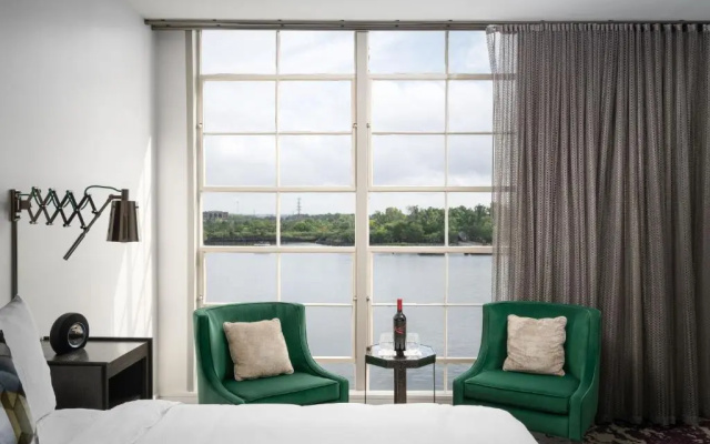 Standard room with river view