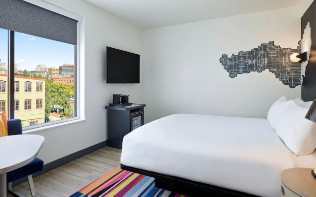 Deluxe Double room with city view