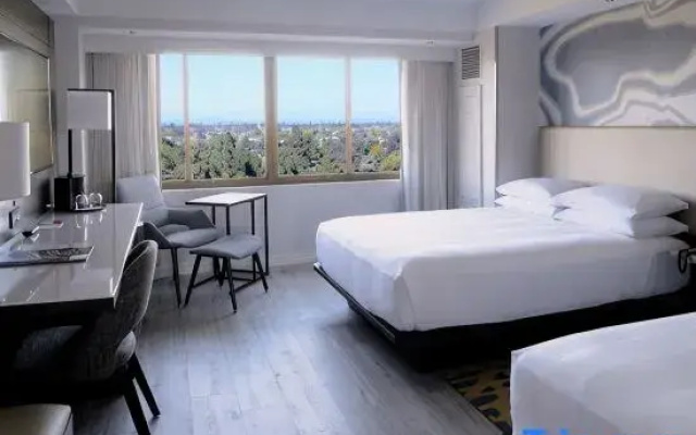 Standard Quadruple Club room