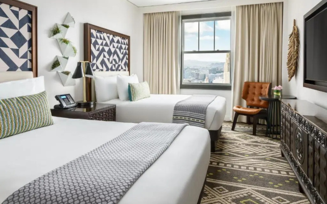 Quadruple room with city view